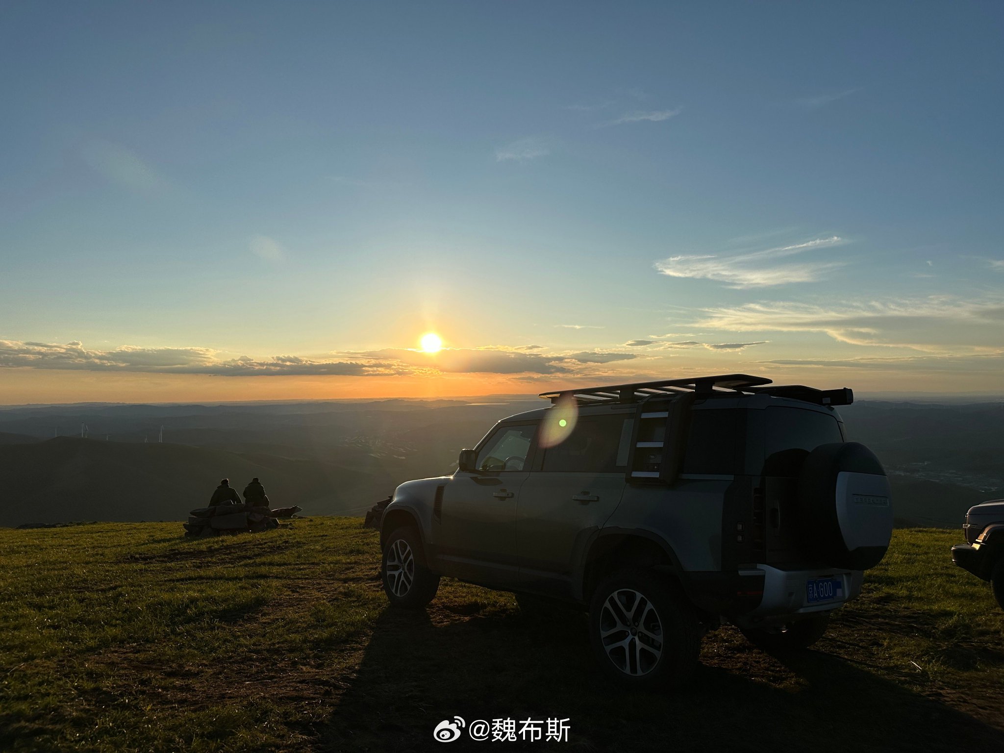 自驾游爱好者今晨启程前往乌兰布统