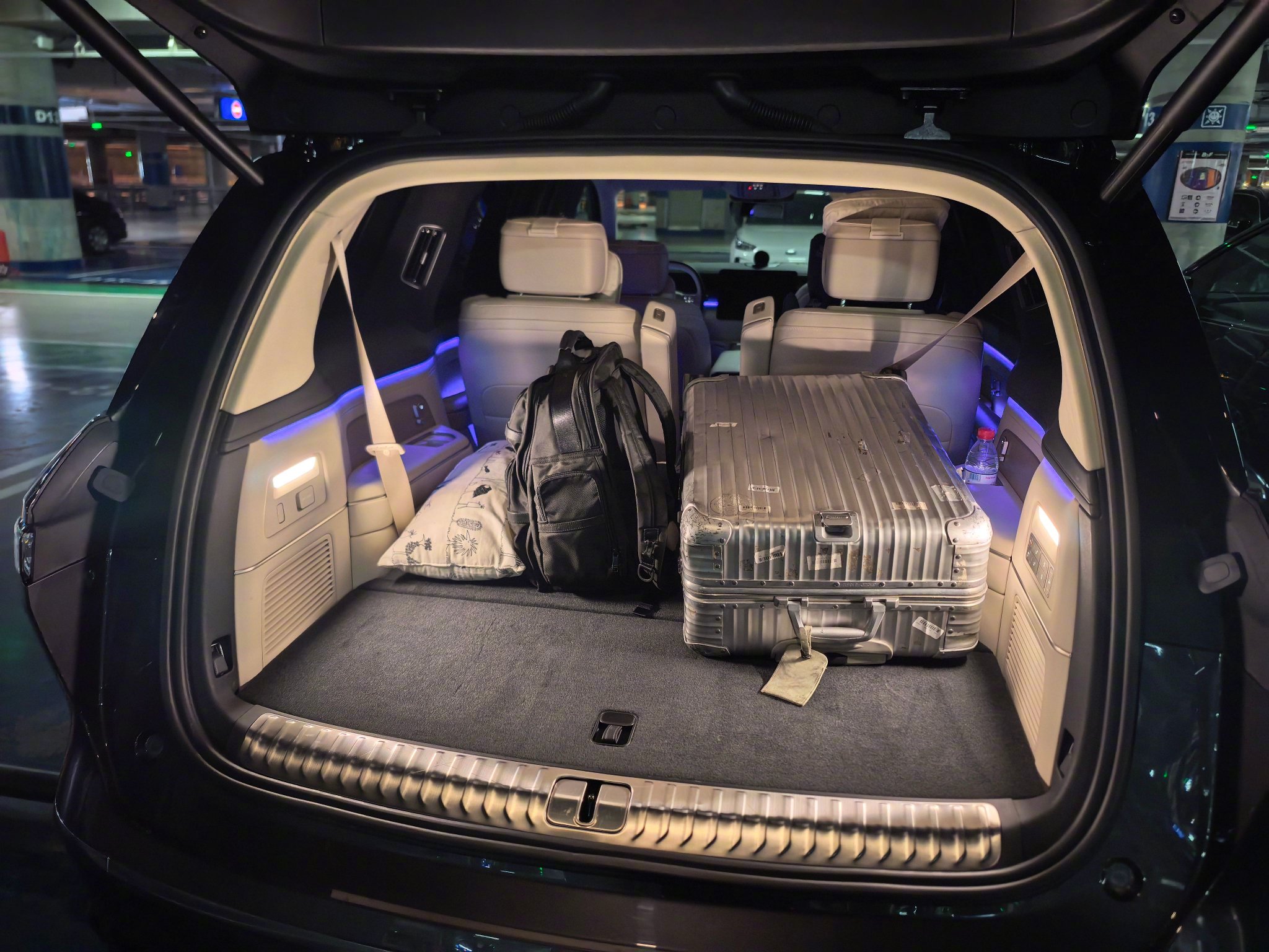 蔚来新ES8后备厢照明设计获赞