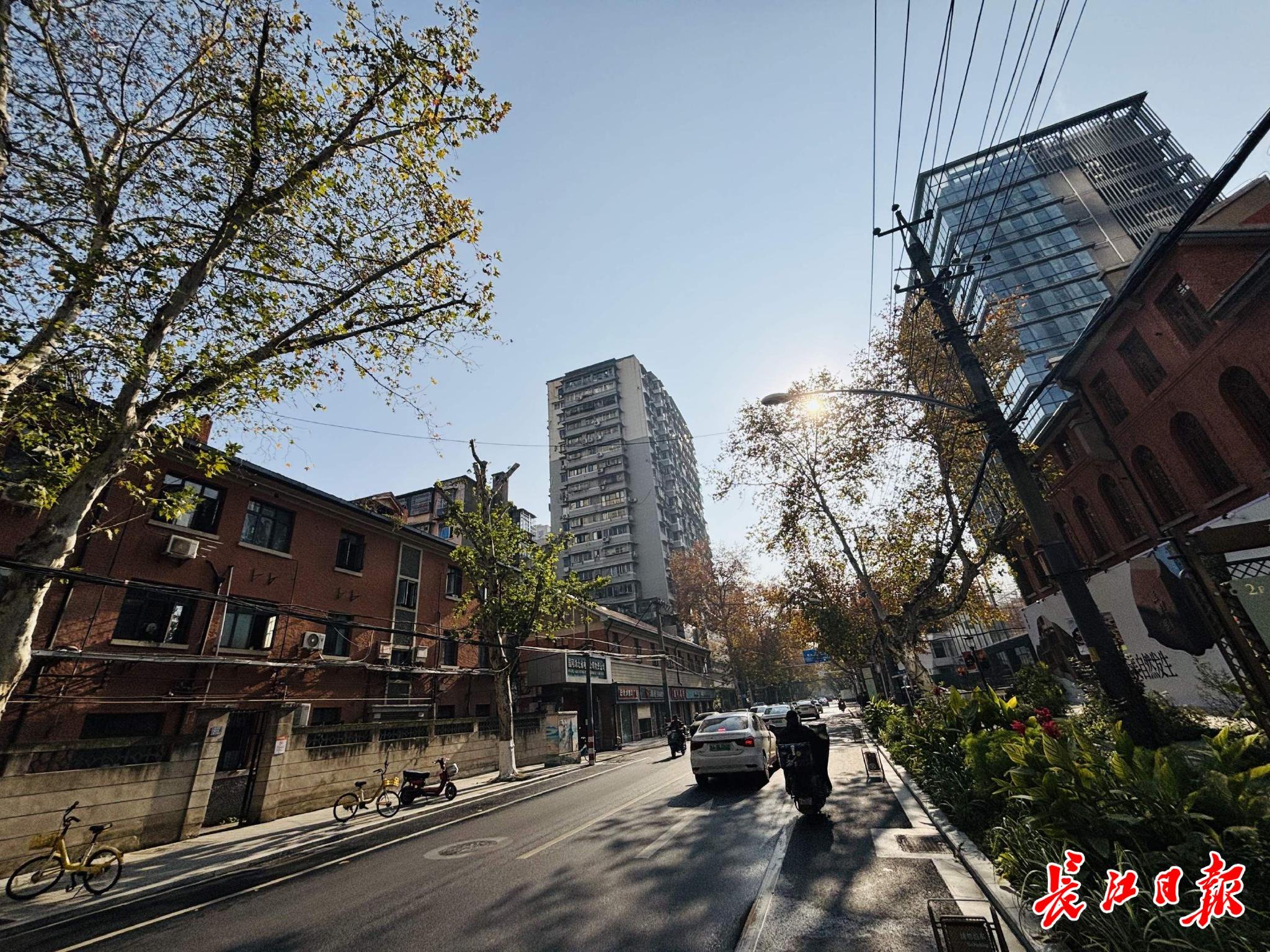 汉口胜利街成天然摄影棚，林依晨张艺凡新片热拍