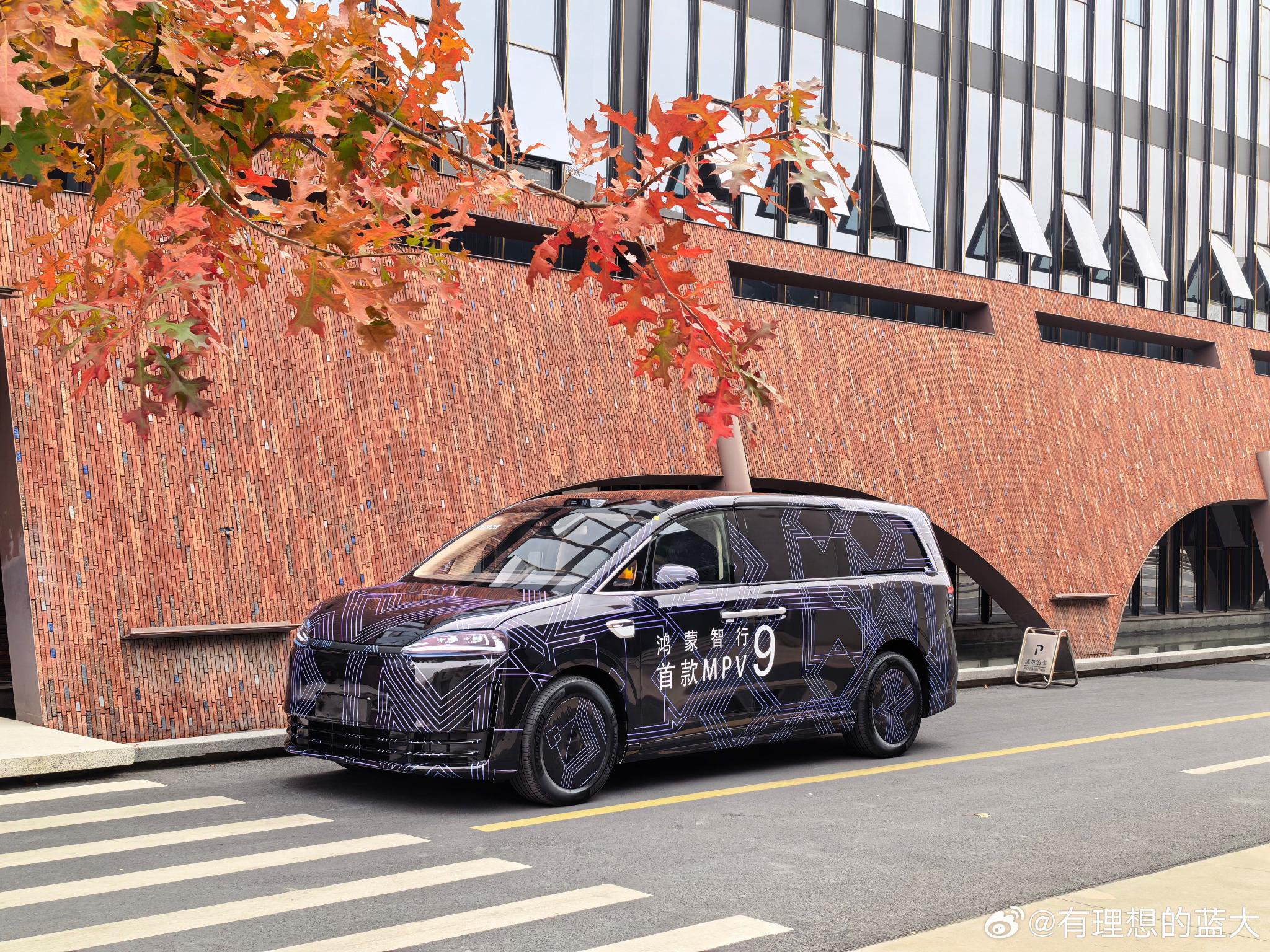鸿蒙智行首款MPV智界V9路测谍照曝光，搭载激光雷达与鸿蒙座舱