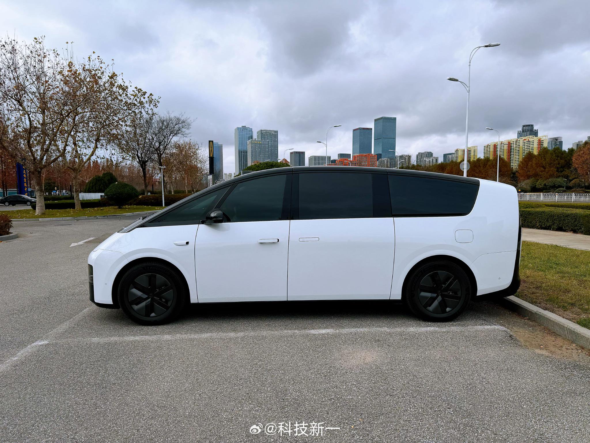 理想MEGA未推增程版引消费者不解