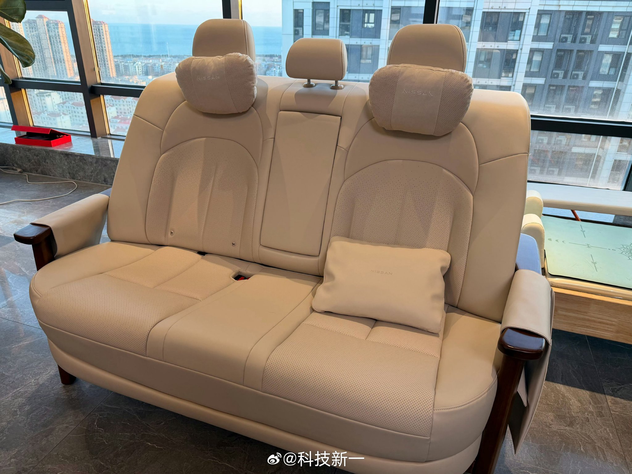 东风日产N6上市，后排大沙发设计售9.19万起