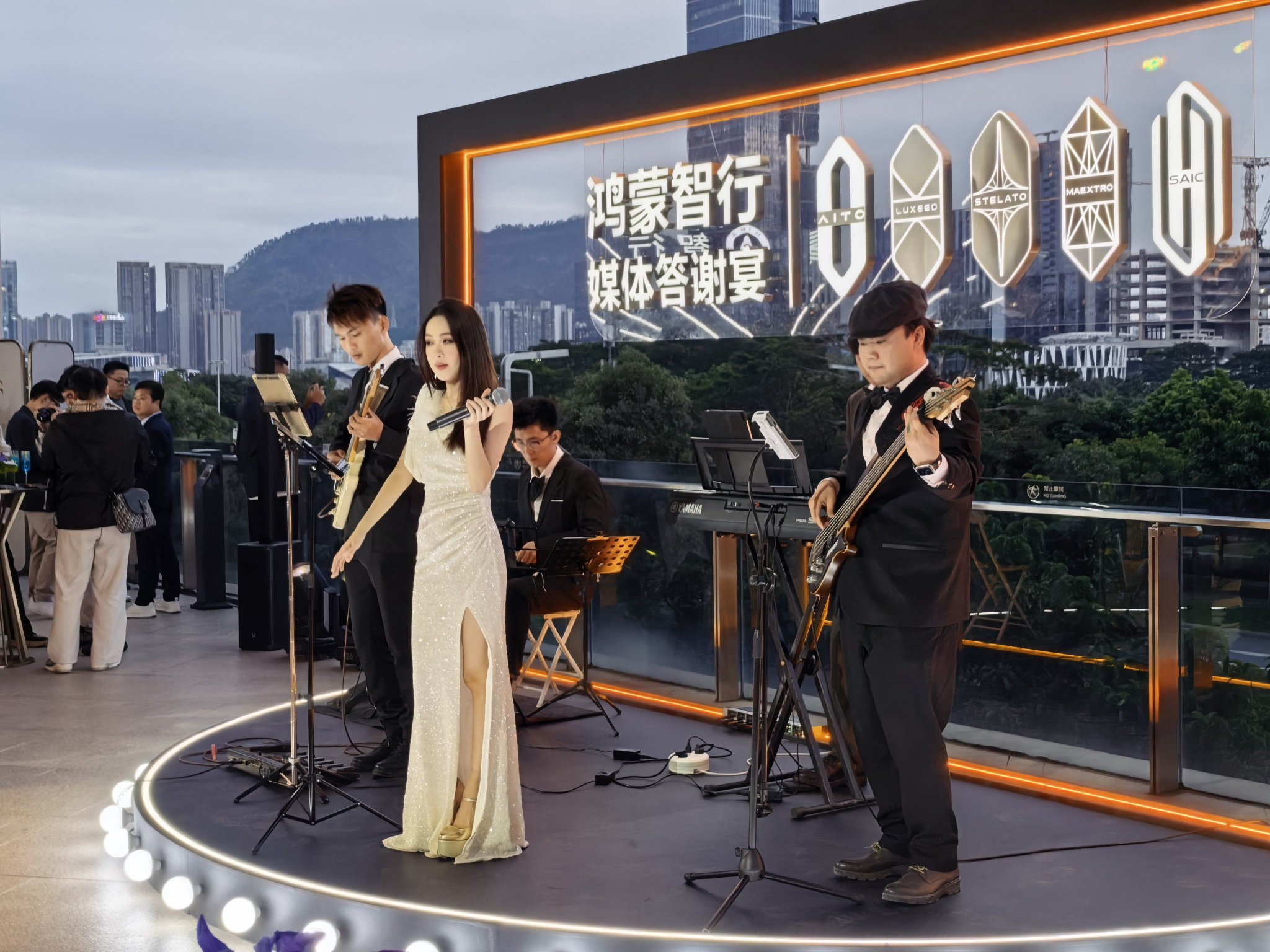 鸿蒙智行车友会开启，参与者期待抽奖活动