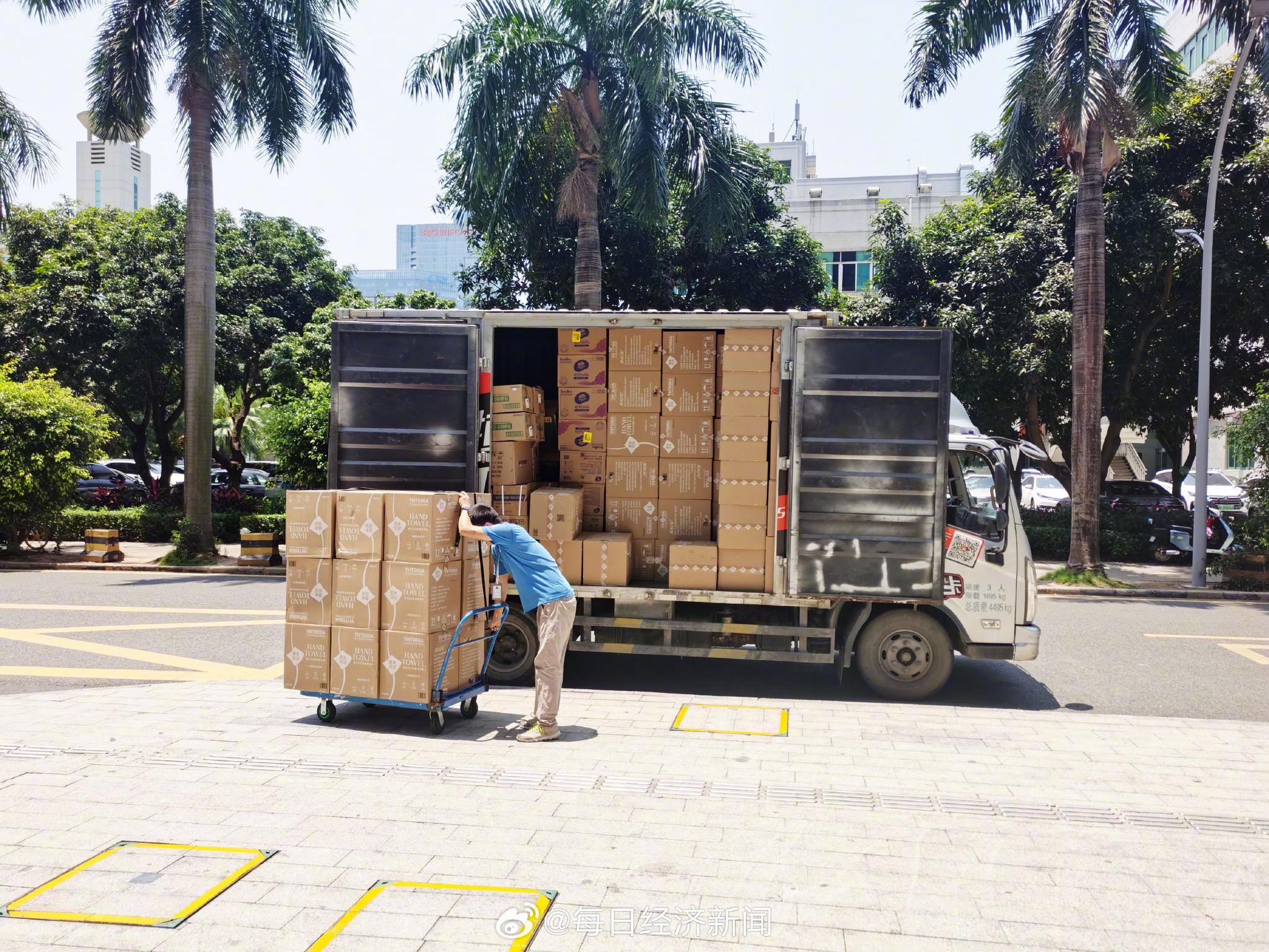 我国淘汰25万辆老旧货车更新1.2万艘船舶