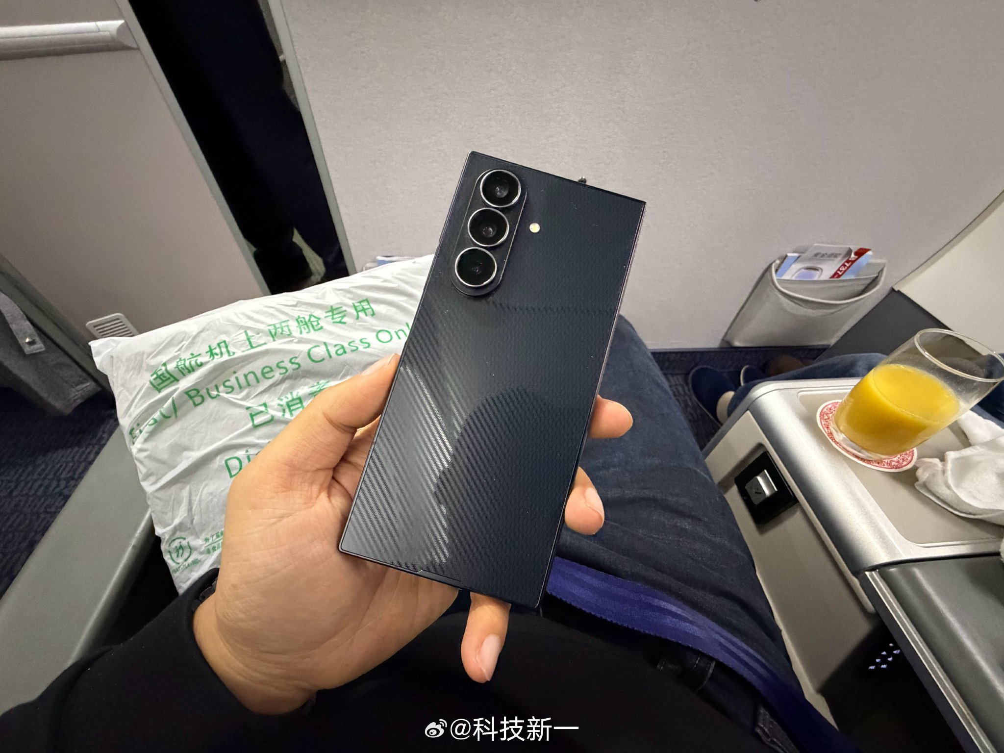 乘客自购商务座体验三折叠座椅