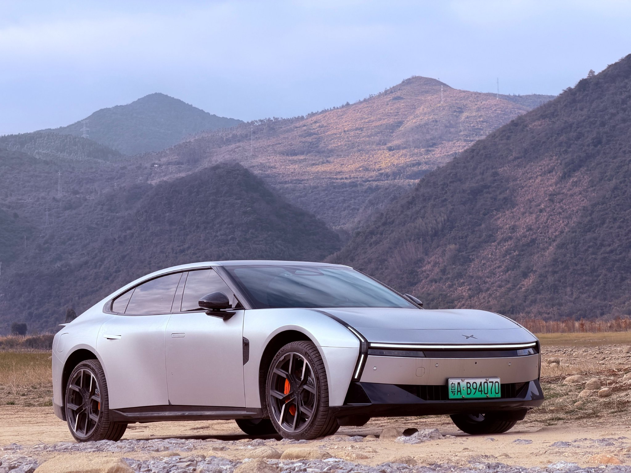 元旦车主驾驶全新小鹏P7出行