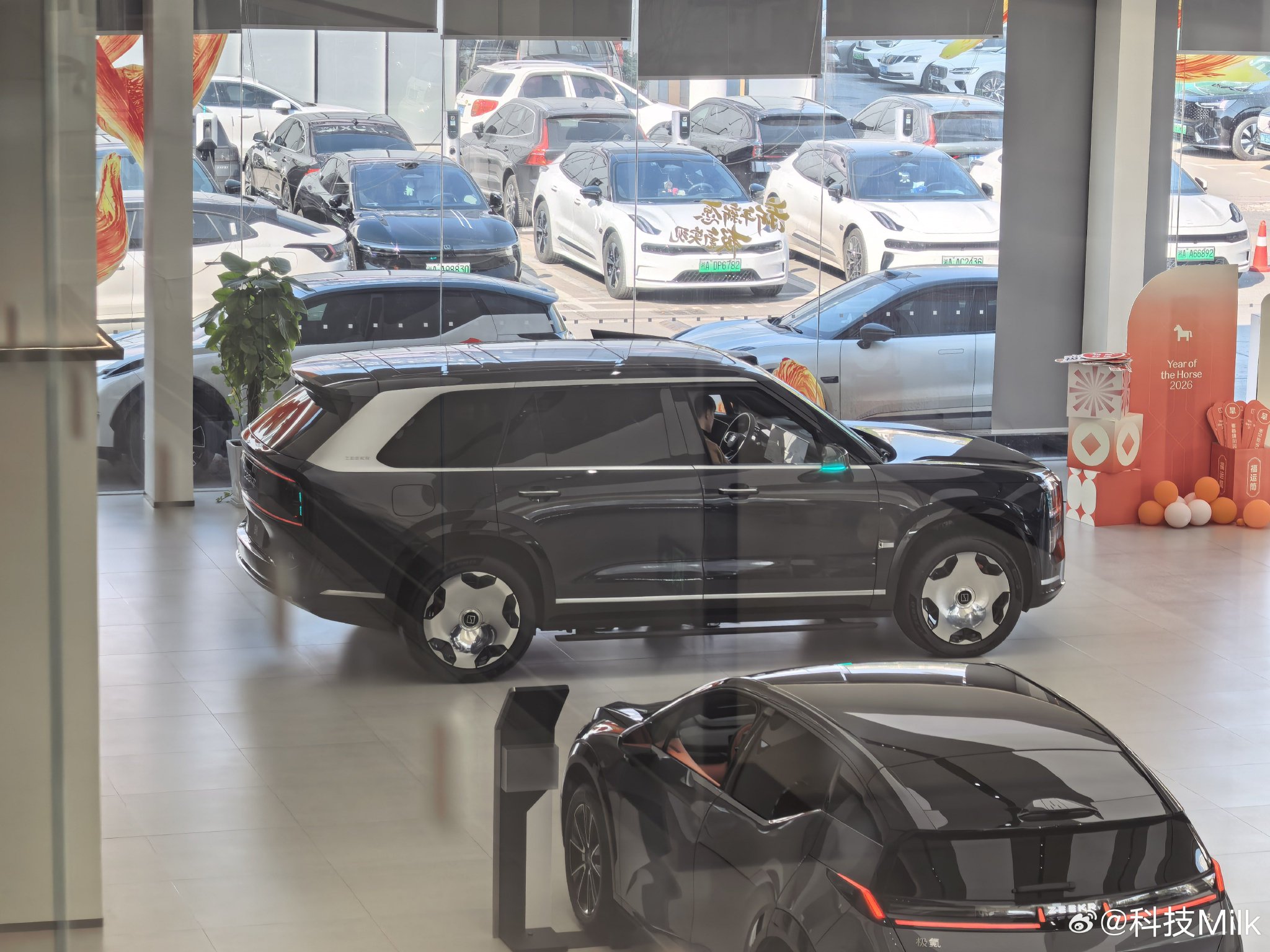 极氪9X试驾体验出色，调校精准堆料猛