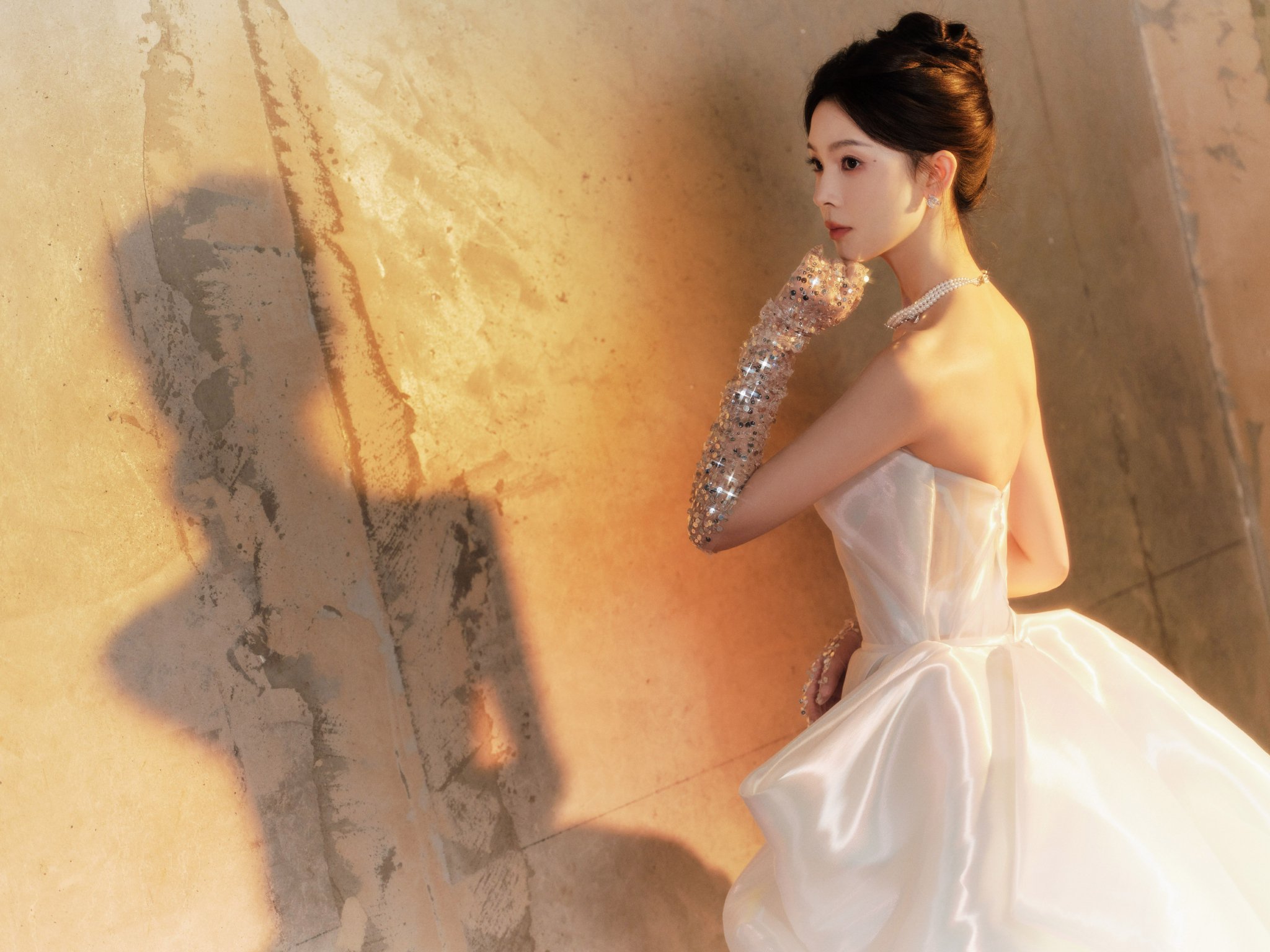 陈瑶化身人鱼公主亮相，流光纱裙演绎童话梦境