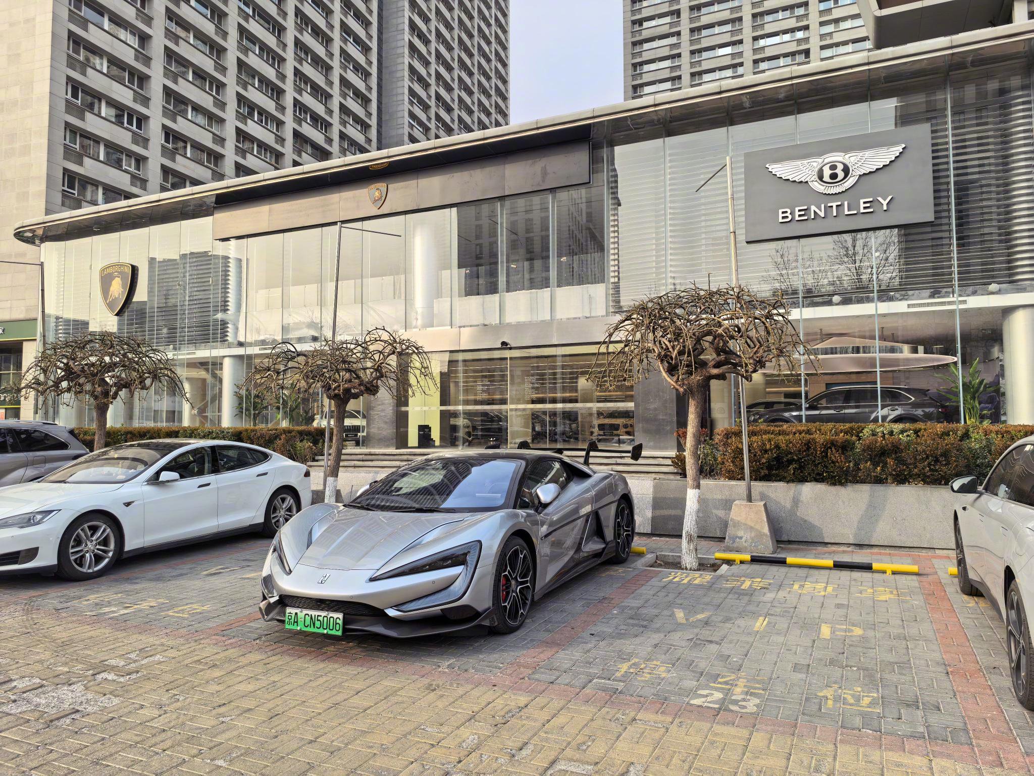 小韩参观宾利兰博劳斯莱斯