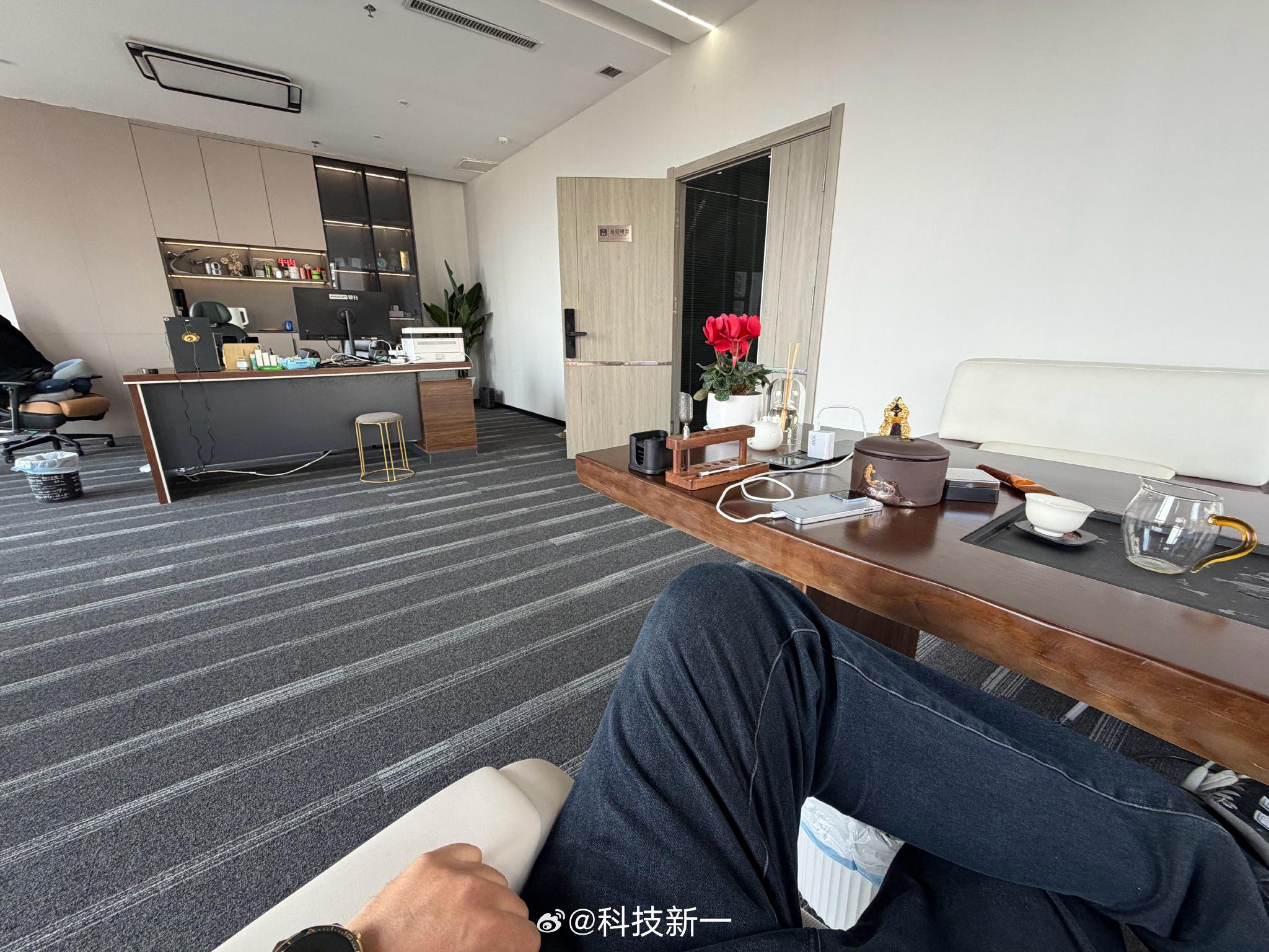 企业家独享百平办公室引自我质疑