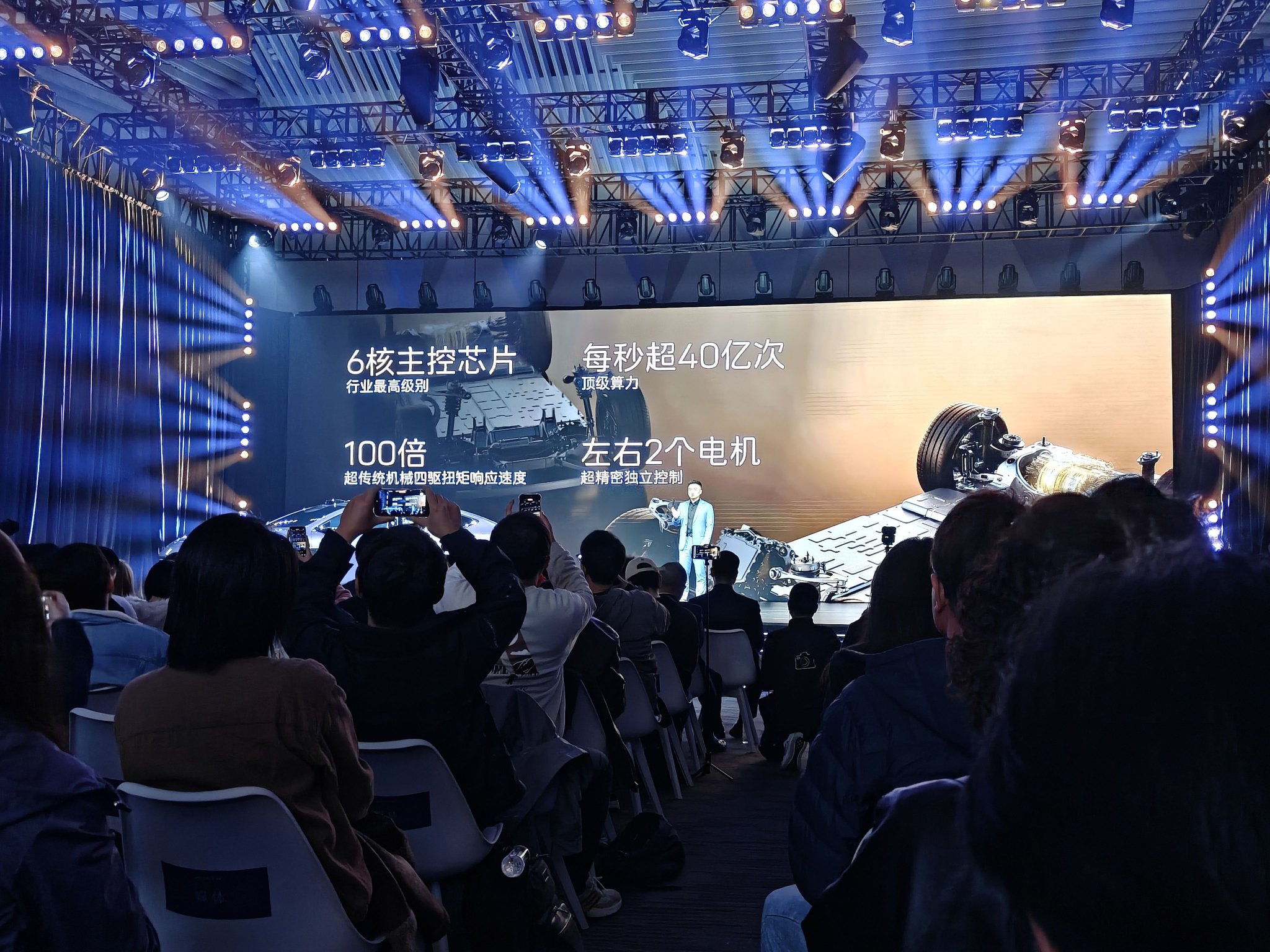 阿维塔12加速2.71秒破百，标配太行分布式电驱