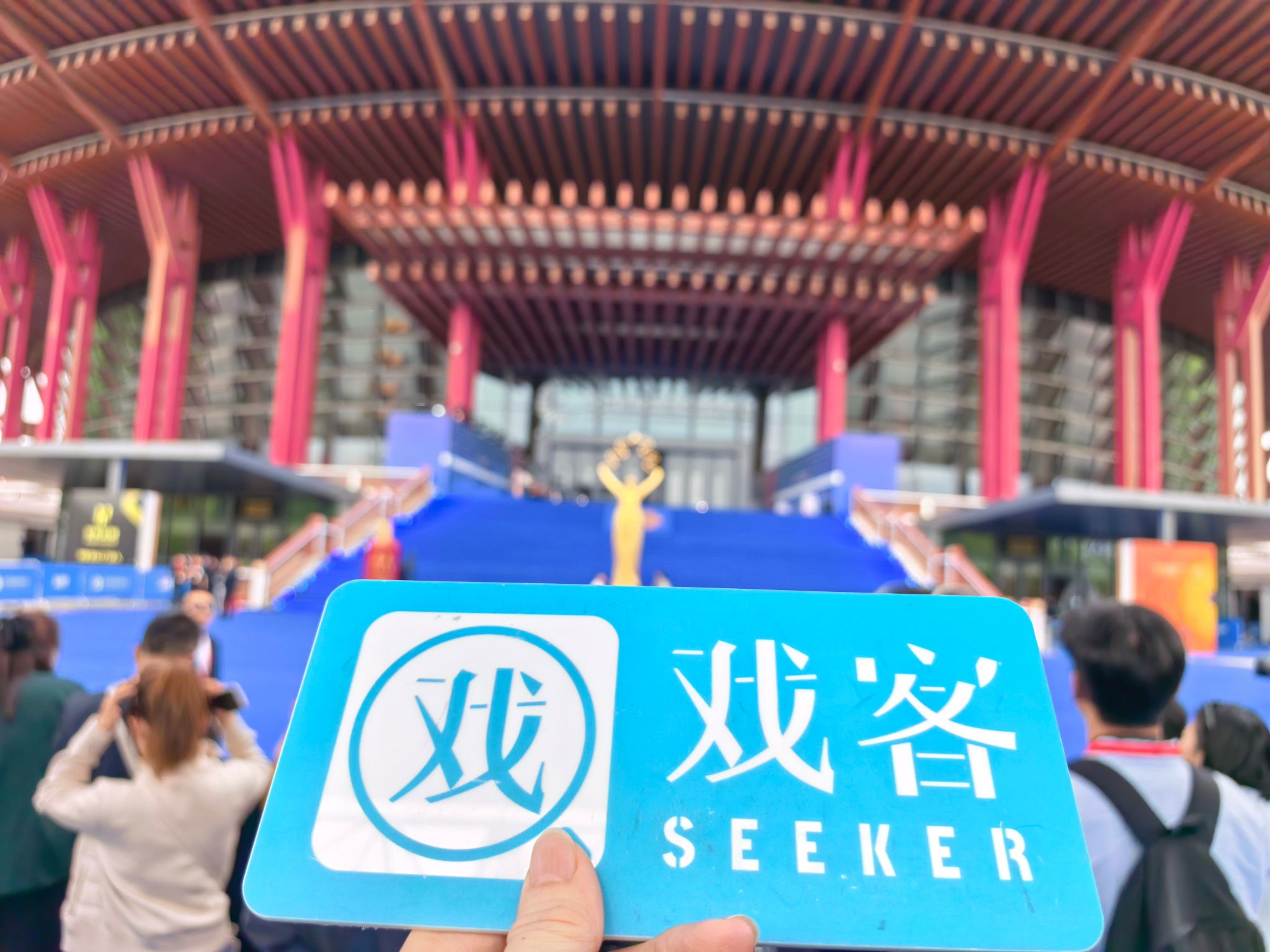张译张小斐等亮相北影节闭幕红毯