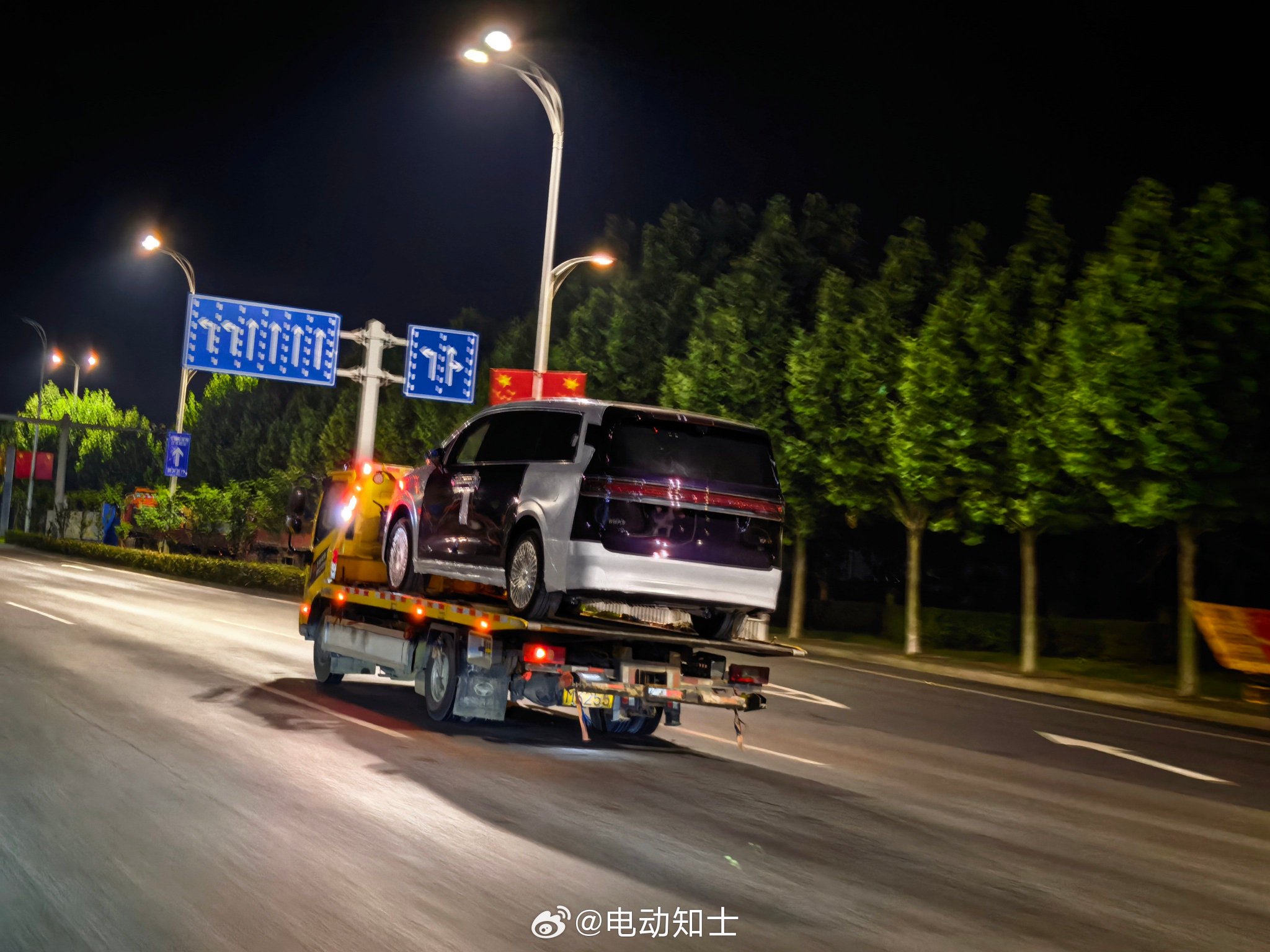 智界V9明日发布，鸿蒙智行首台MPV搭载后轮转向、双腔空悬