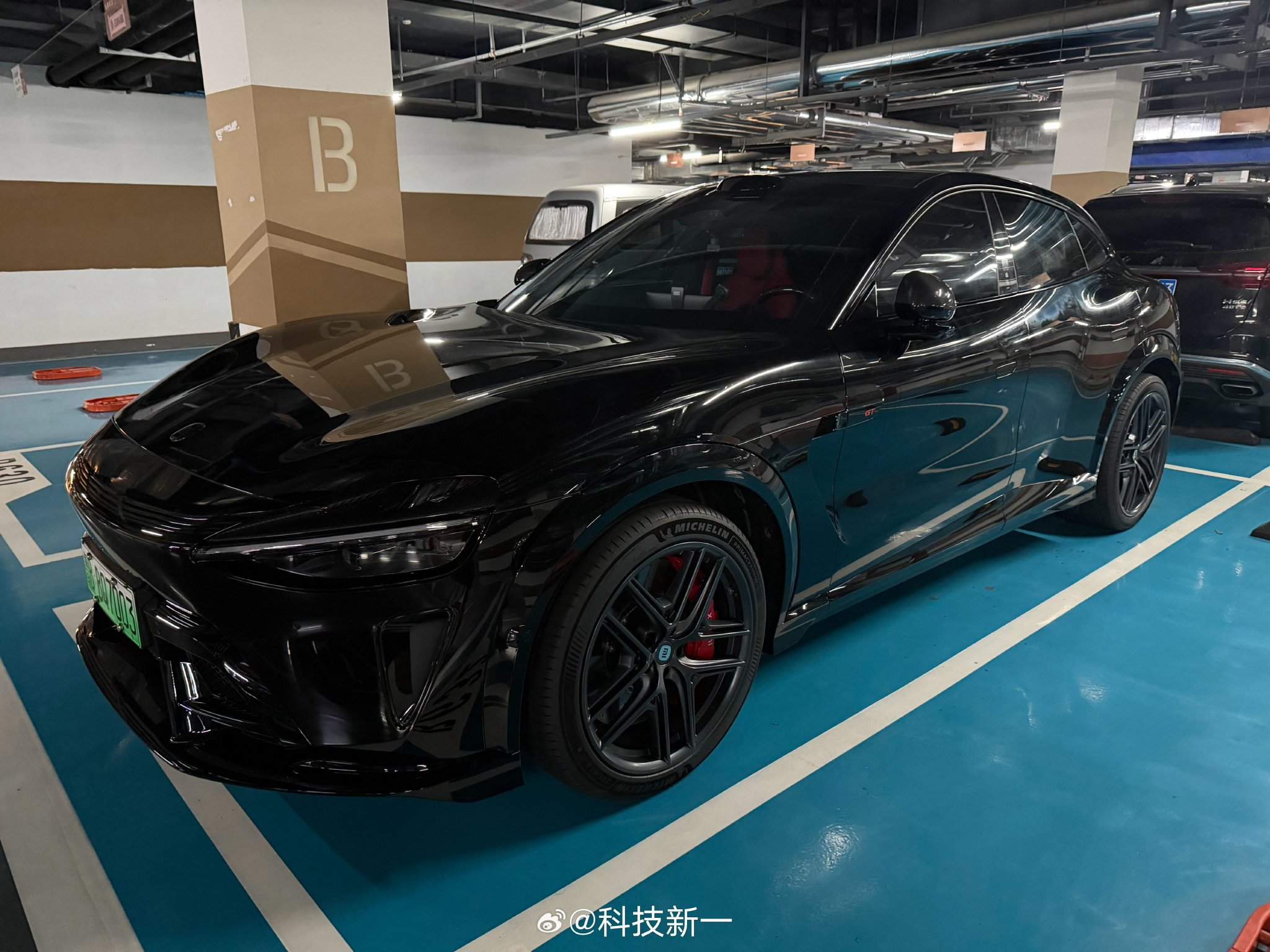 YU7 GT纽北最速SUV百公里加速3秒