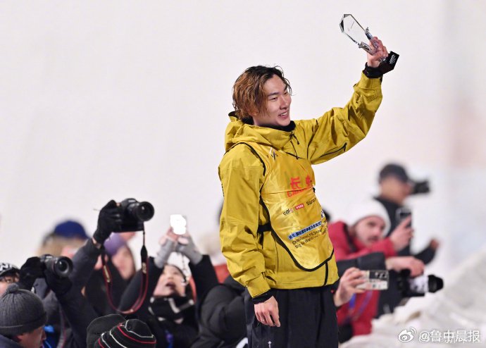 苏翊鸣首夺单板滑雪大跳台世界杯总冠军创中国历史