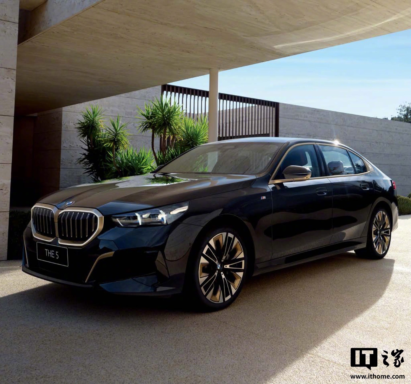 宝马新款5系长轴距版及i5上市，起价43.99万新增宝石青车漆