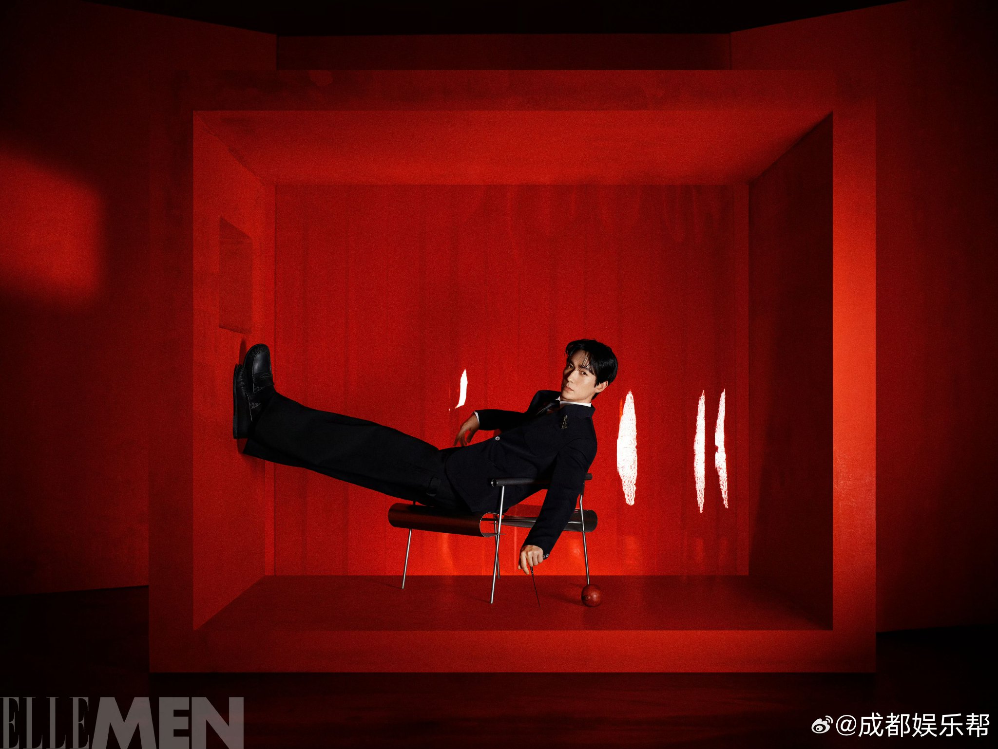 朱一龙最新杂志大片发布，摄影师于聪掌镜