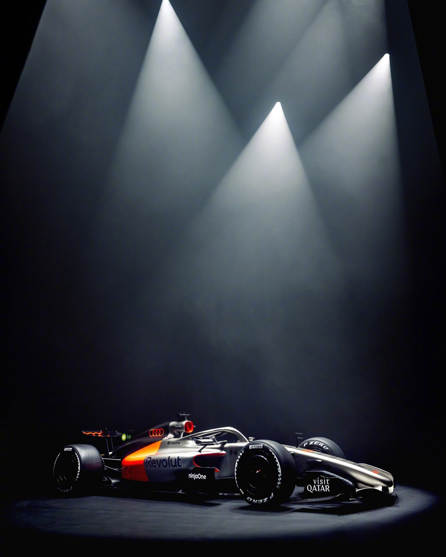 奥迪发布首辆F1赛车R26，霍肯博格与博托莱托2026年出战