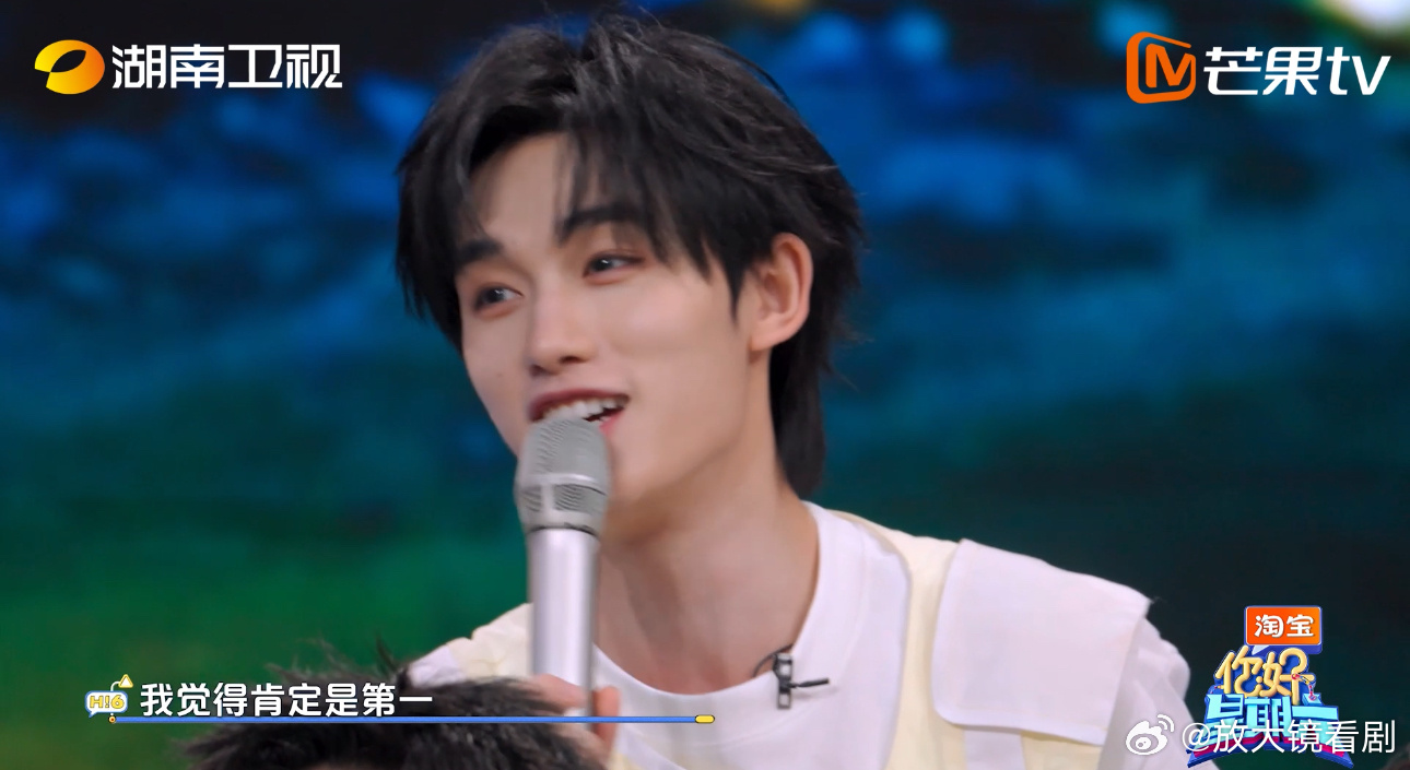 丁程鑫节目中称赞李飞舞蹈捎带老板，双商获赞