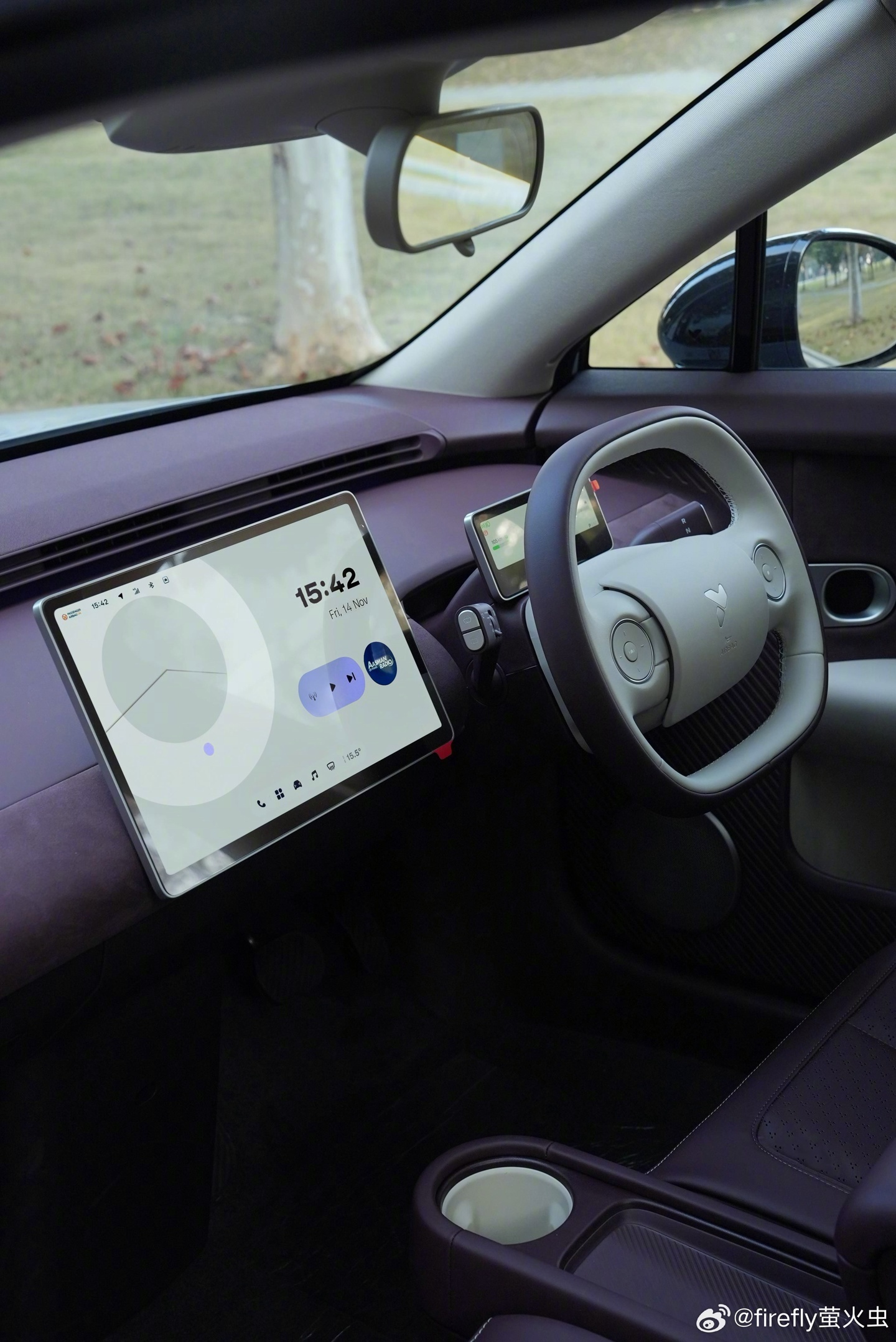 蔚来萤火虫右舵车量产，首批发运新加坡