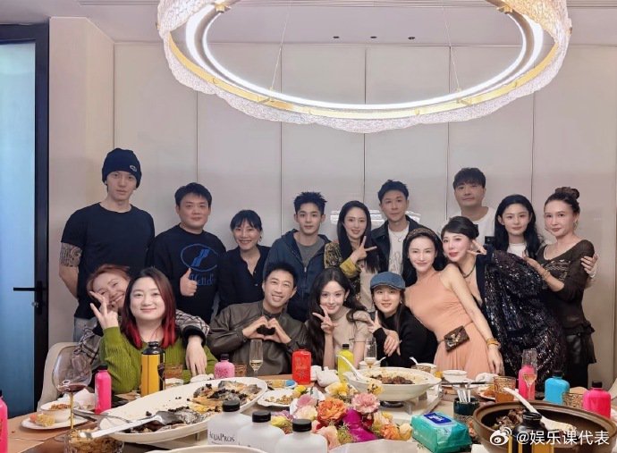 于正晒生日聚会合照回应未与娜扎单独合影