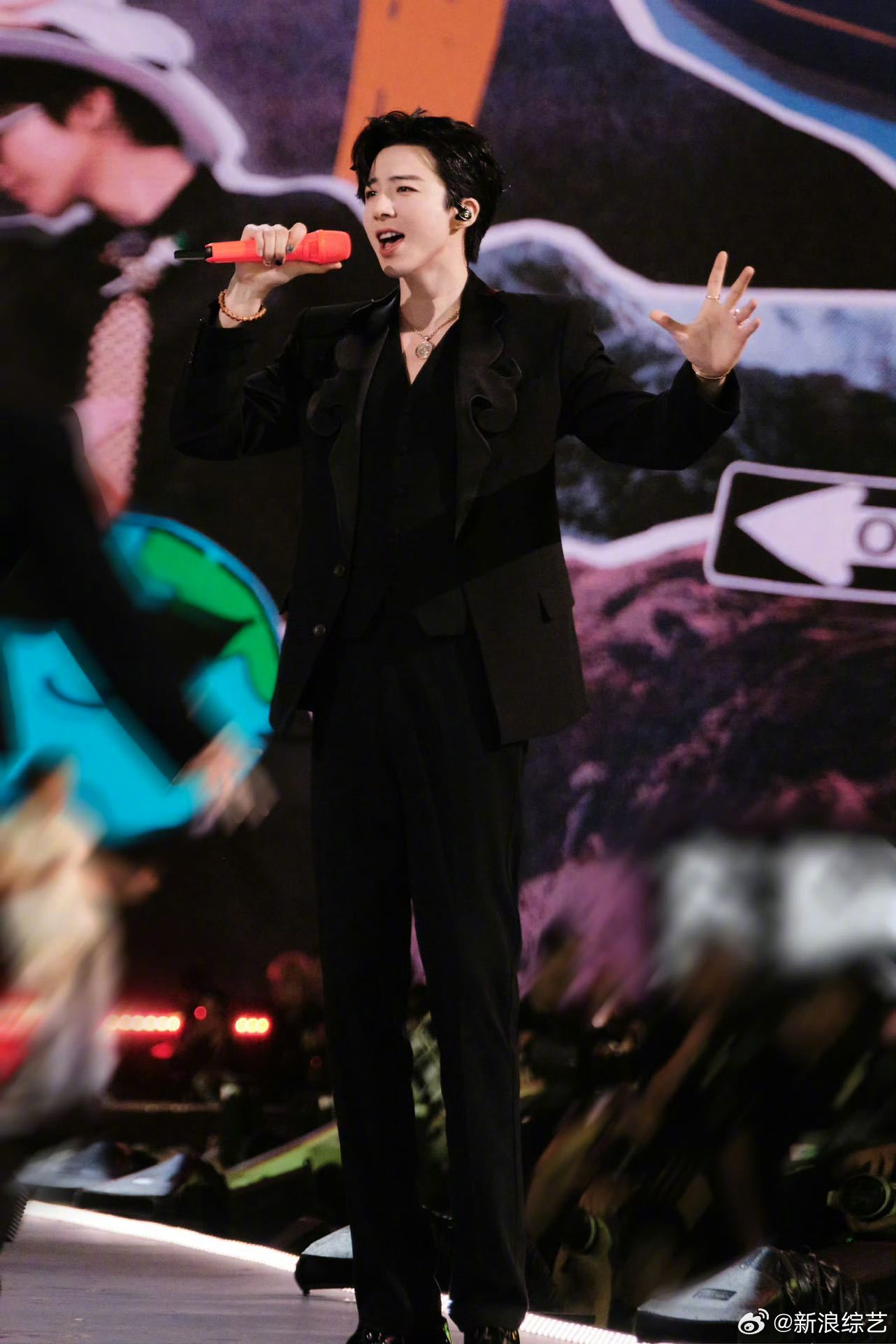 周深刘宇宁北京卫视跨年互动引热议