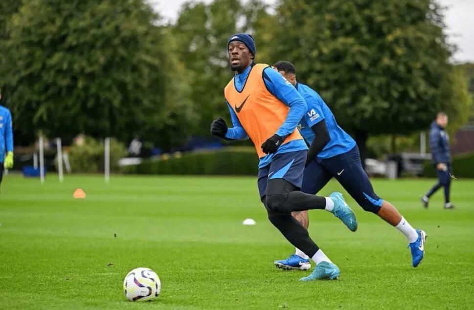 AC米兰冬窗有意租借迪萨西，切尔西的让步将为红黑军团防线带来怎样的改变？