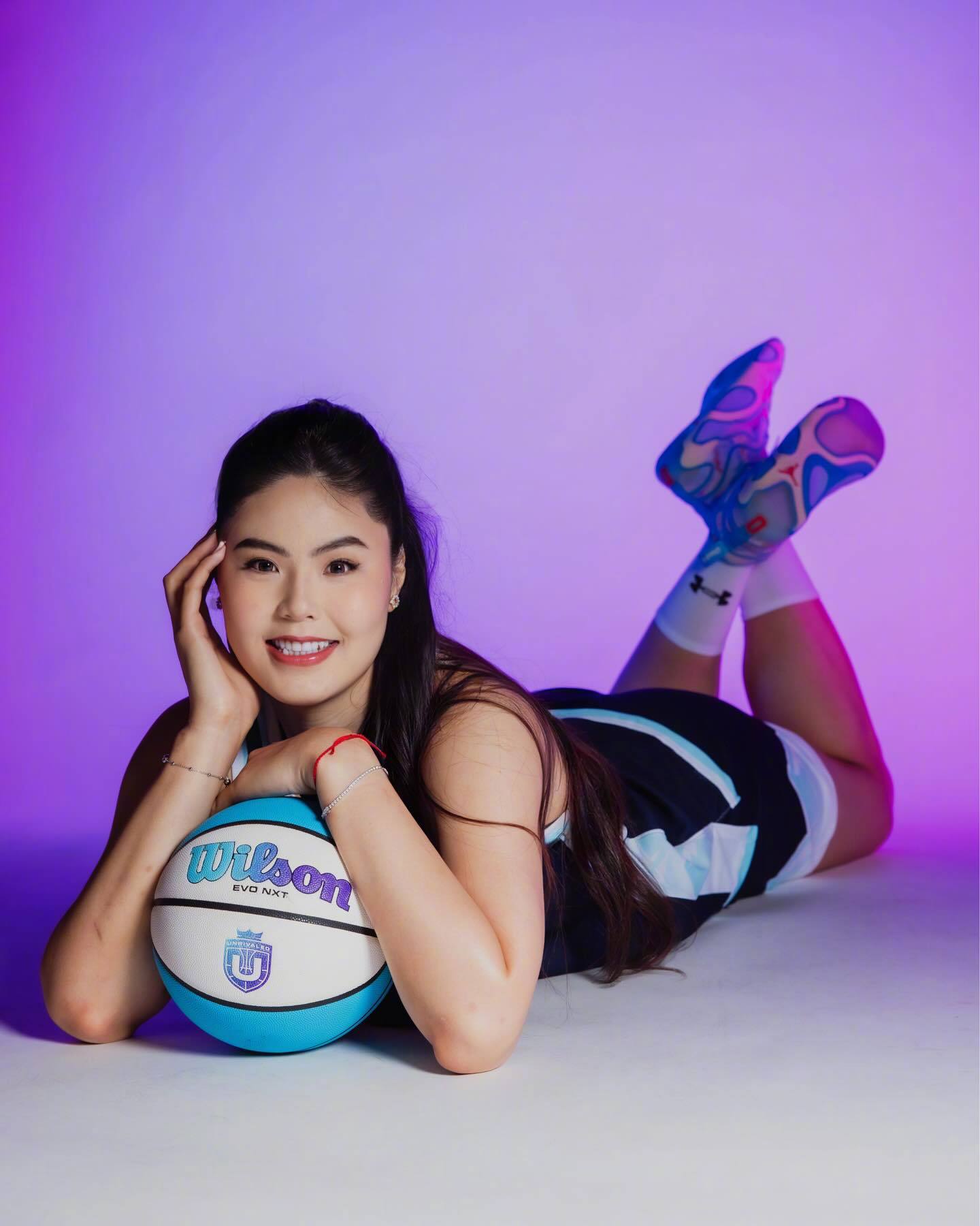 李月汝晒Unrivaled联赛Mist队定妆照