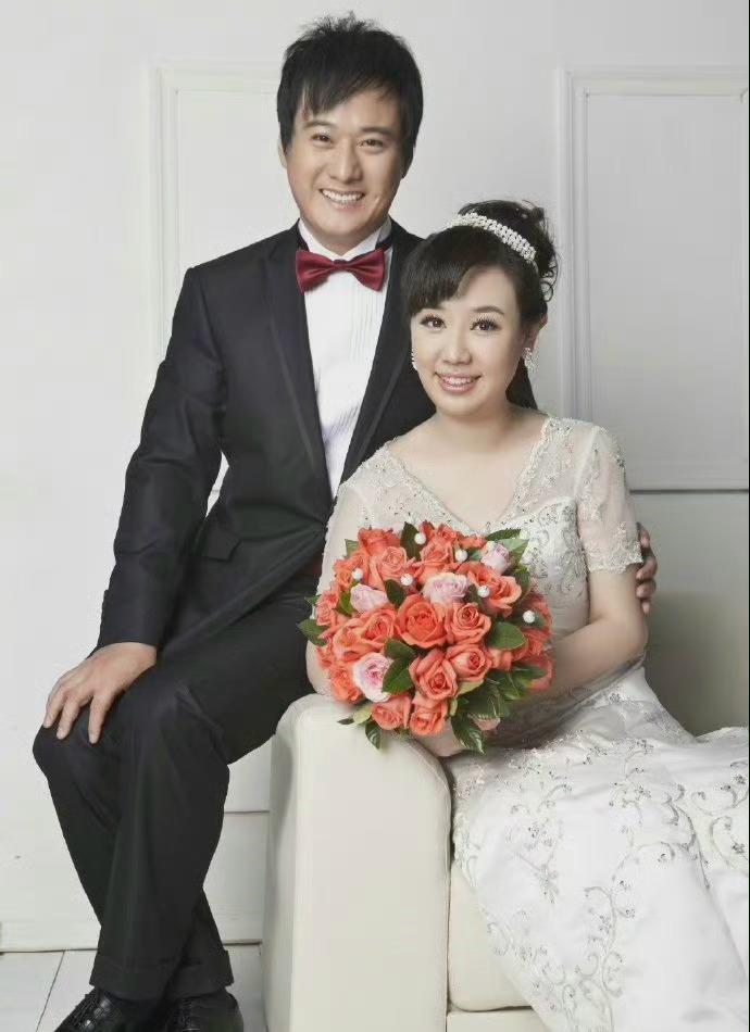 关凌婚纱照被赞神似林志玲，老公撞脸周润发