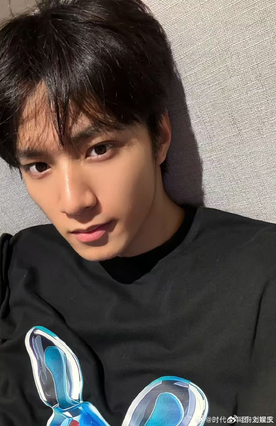 刘耀文自称日更厉害，粉丝直呼幸福