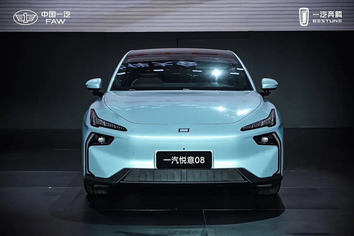 一汽悦意08量产车首秀，定位B级新能源轿车