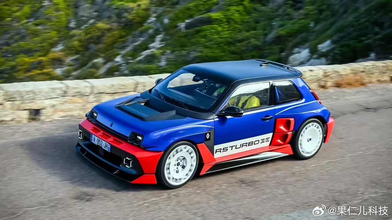 雷诺携555马力Renault 5 Turbo 3E亮相科西嘉岛展示漂移特技