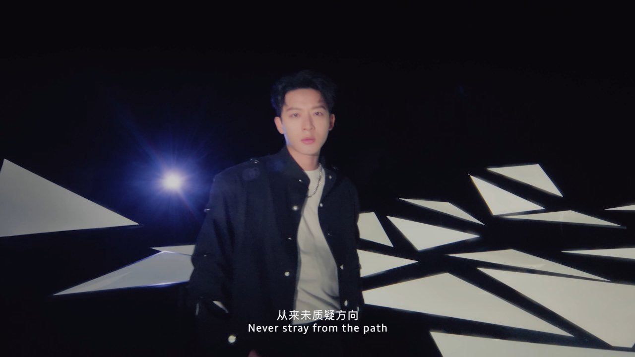 张晚意林允希林娜依高唱跳全场，实力座驾加持春节出行