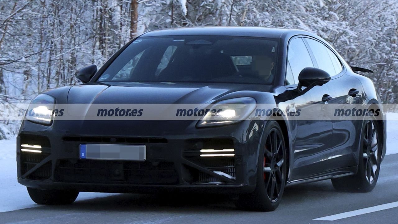 新款保时捷Panamera路试谍照曝光，大灯微调、辅助驾驶硬件升级