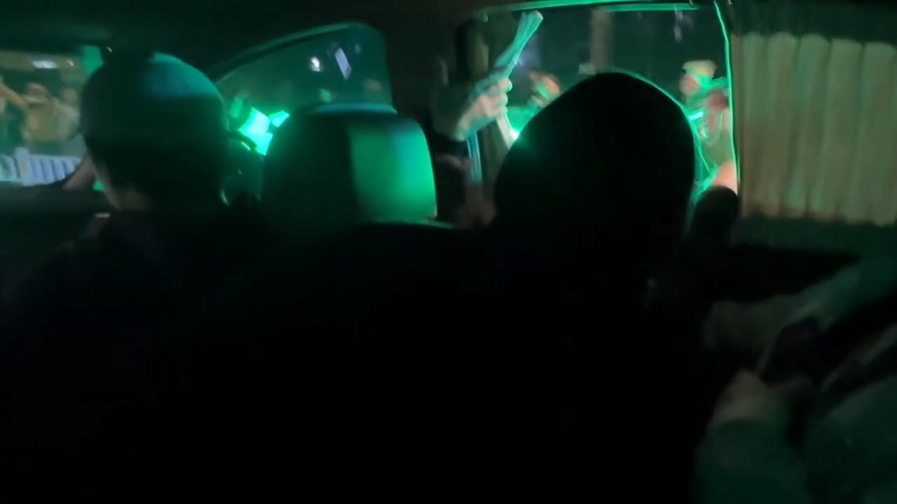 丁禹兮车内与粉丝亲切互动