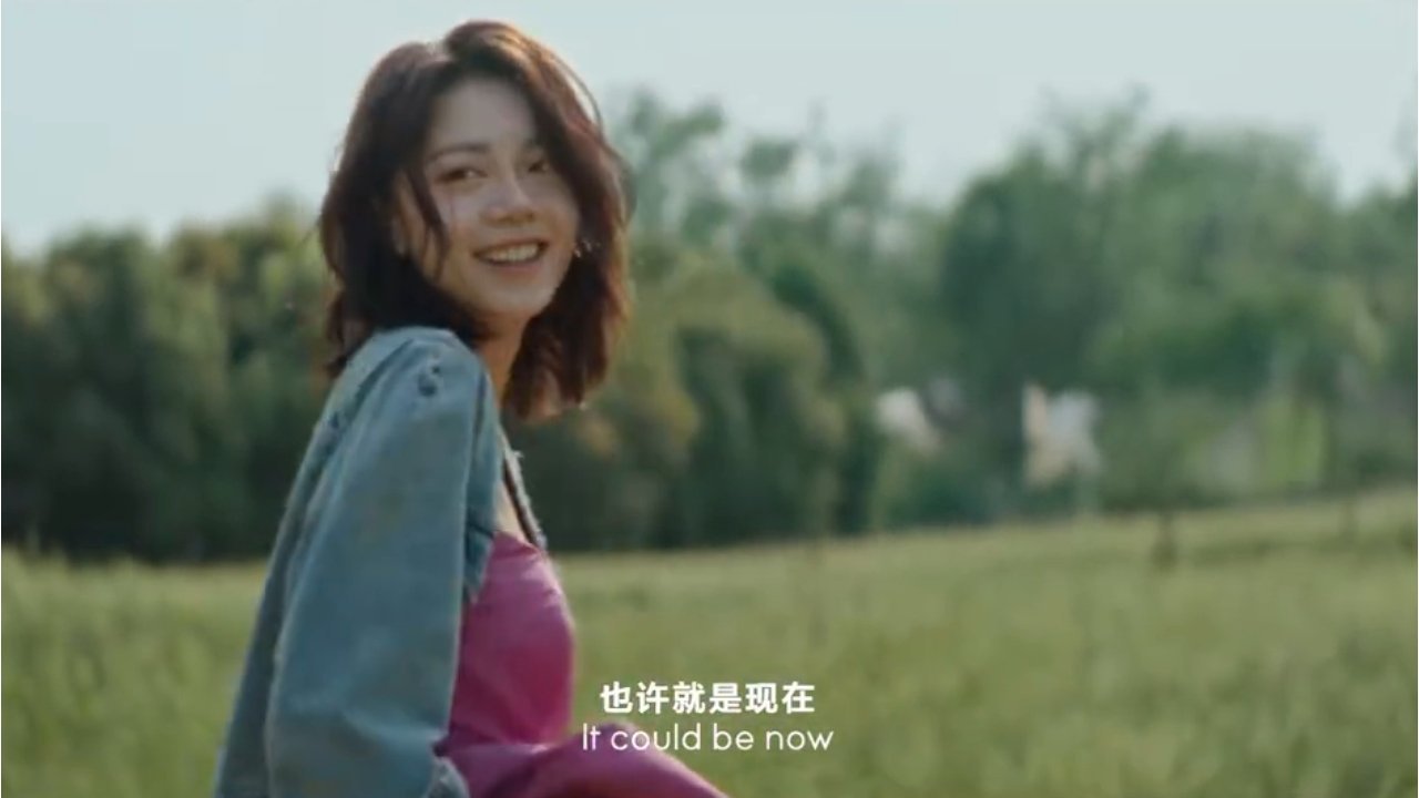 赵今麦ELLE草地大片展现旺盛生命力