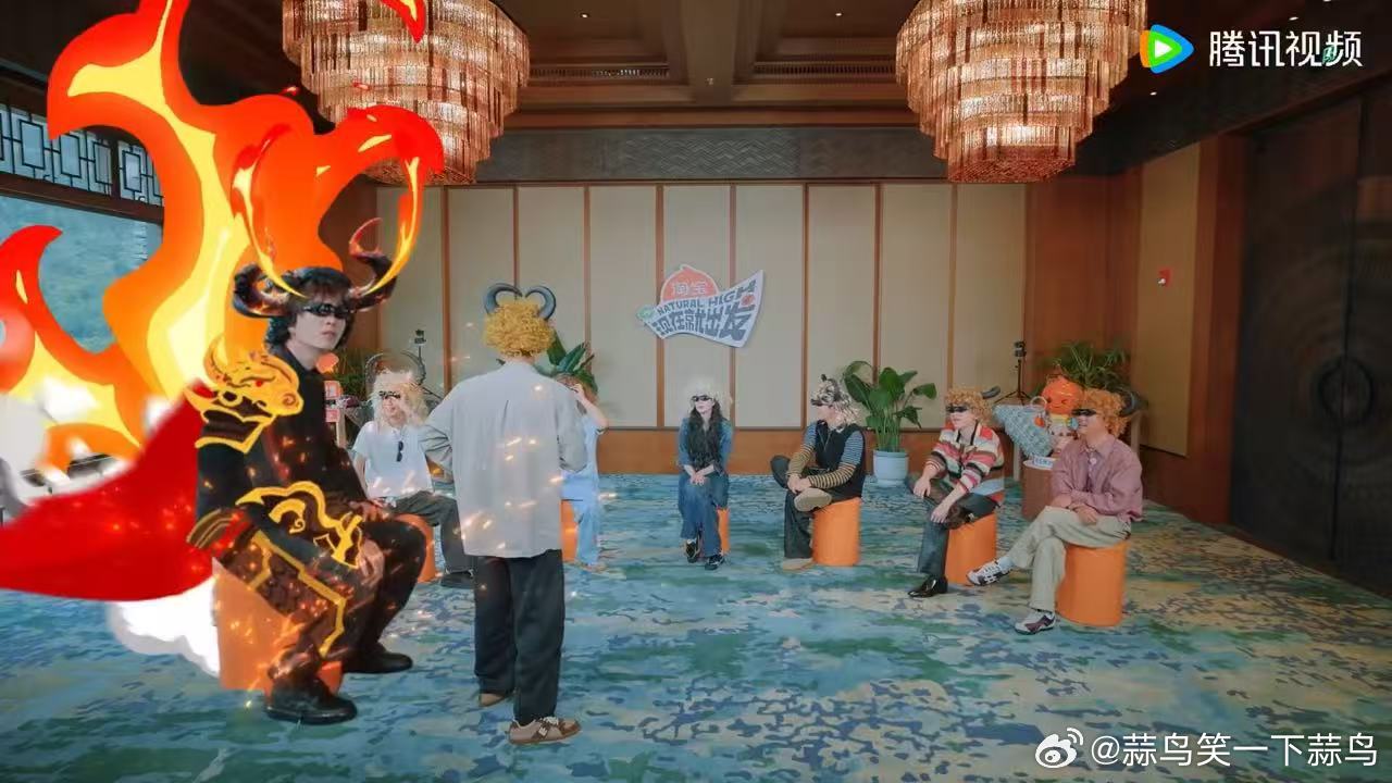 黄景瑜热舞绊倒被抓，胡先煦劝范丞丞算了