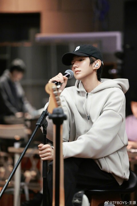 王源错峰过冬至，汤圆水饺全享用