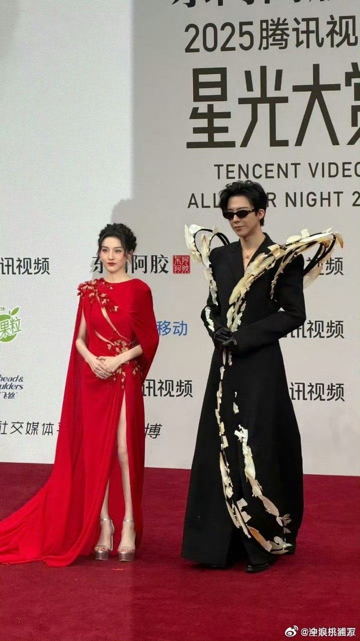 宋祖儿为刘宇宁整理头发互动自然