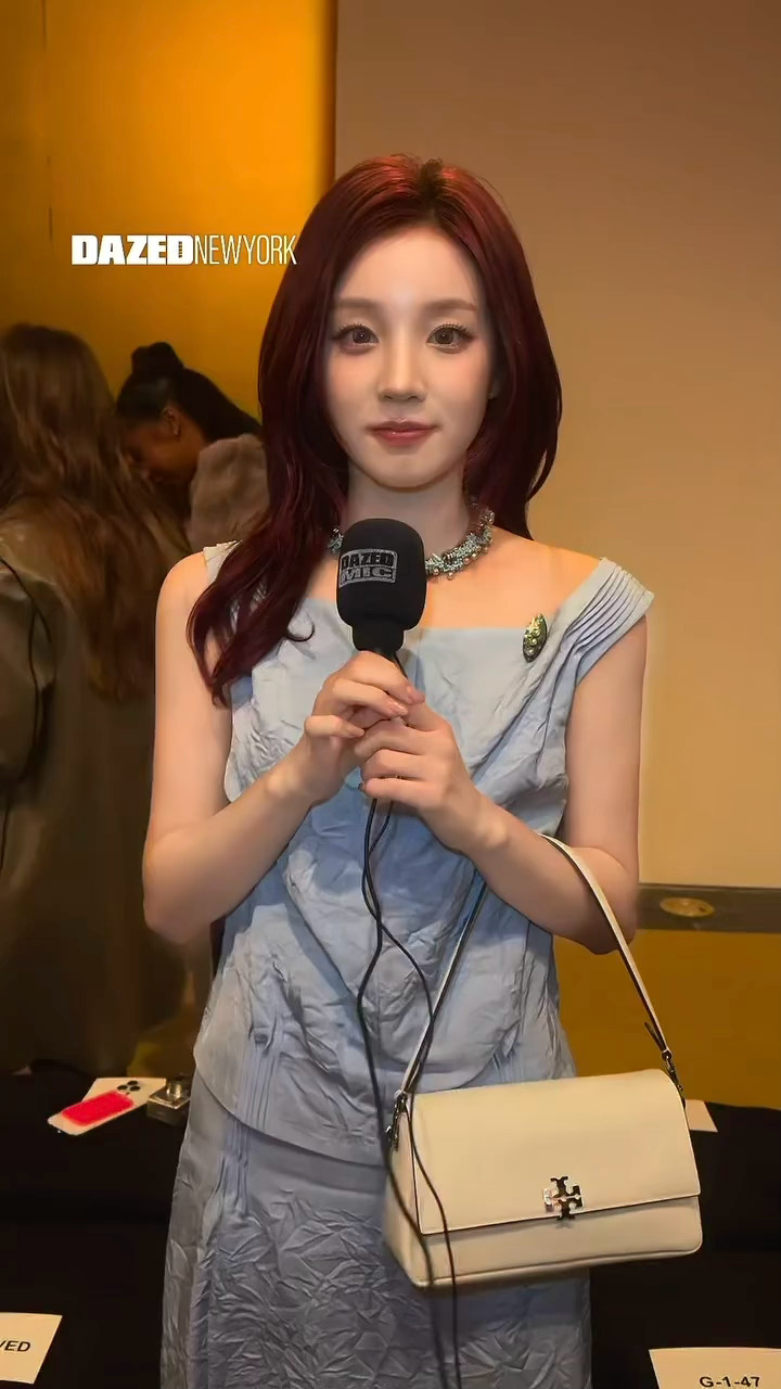 宋雨琦亮相纽约时装周看秀