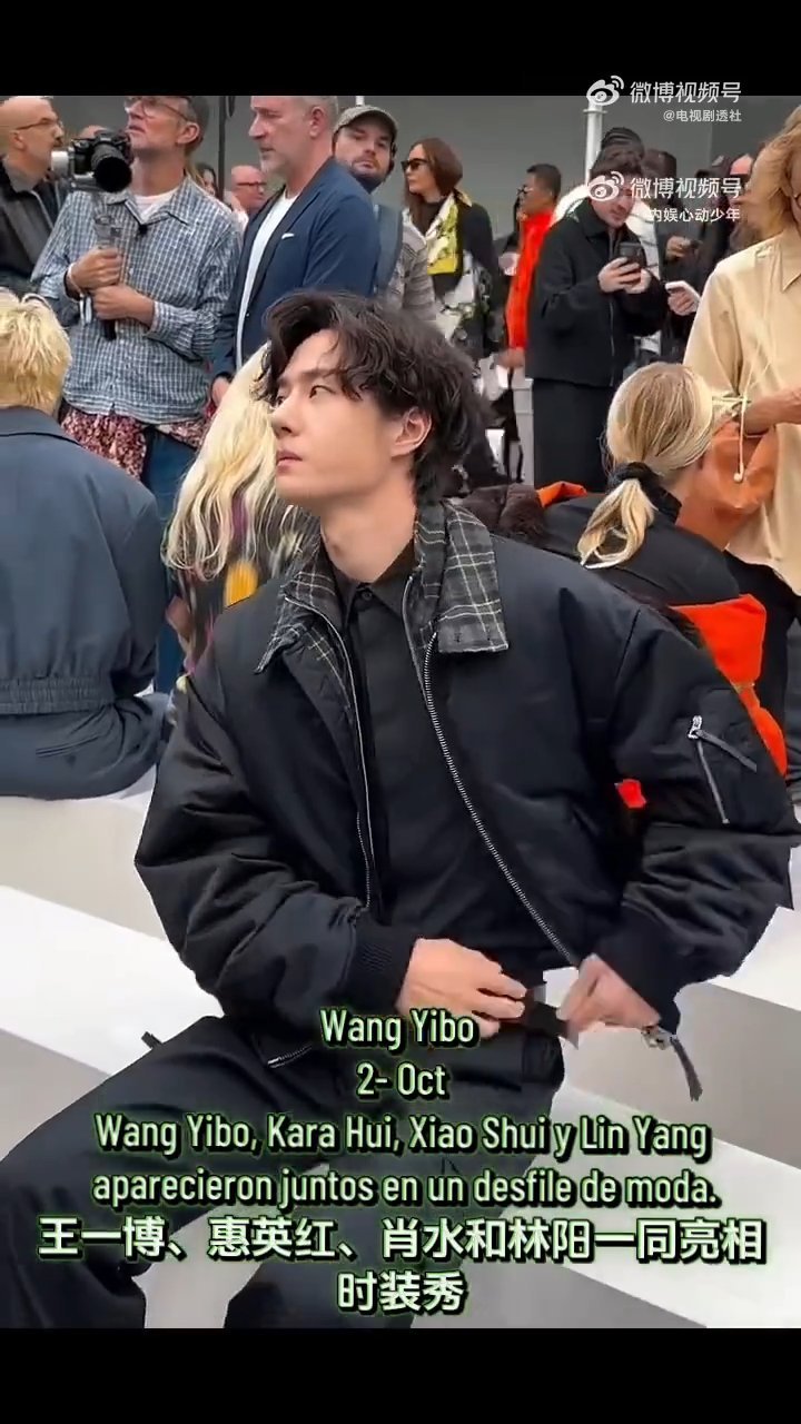 王一博与惠英红打招呼，笑容干净待人谦和