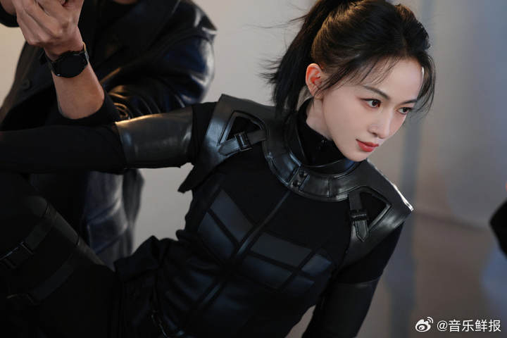 吴谨言调侃回应粉丝求腹肌照