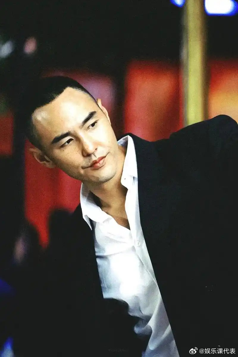 阮经天与小20岁女友交往超一年，经纪人拒回应