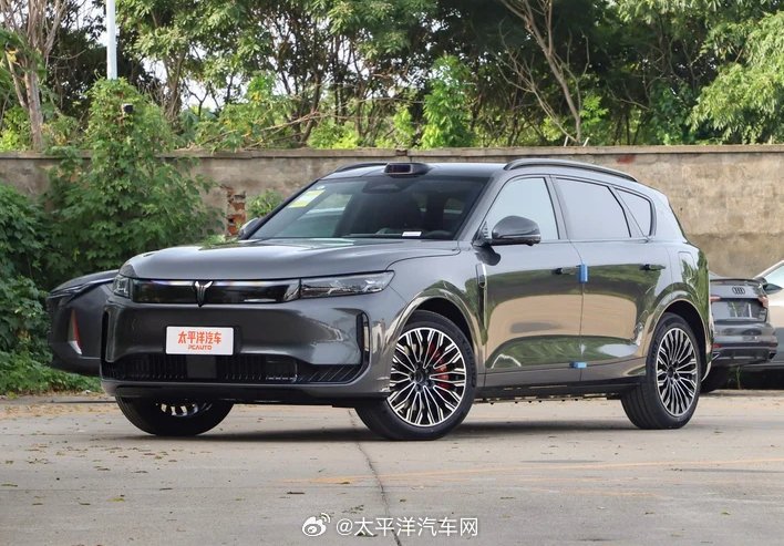 岚图FREE+8月销量5239台跻身中大型SUV前三，9月首周1080台夺30万内华系销冠