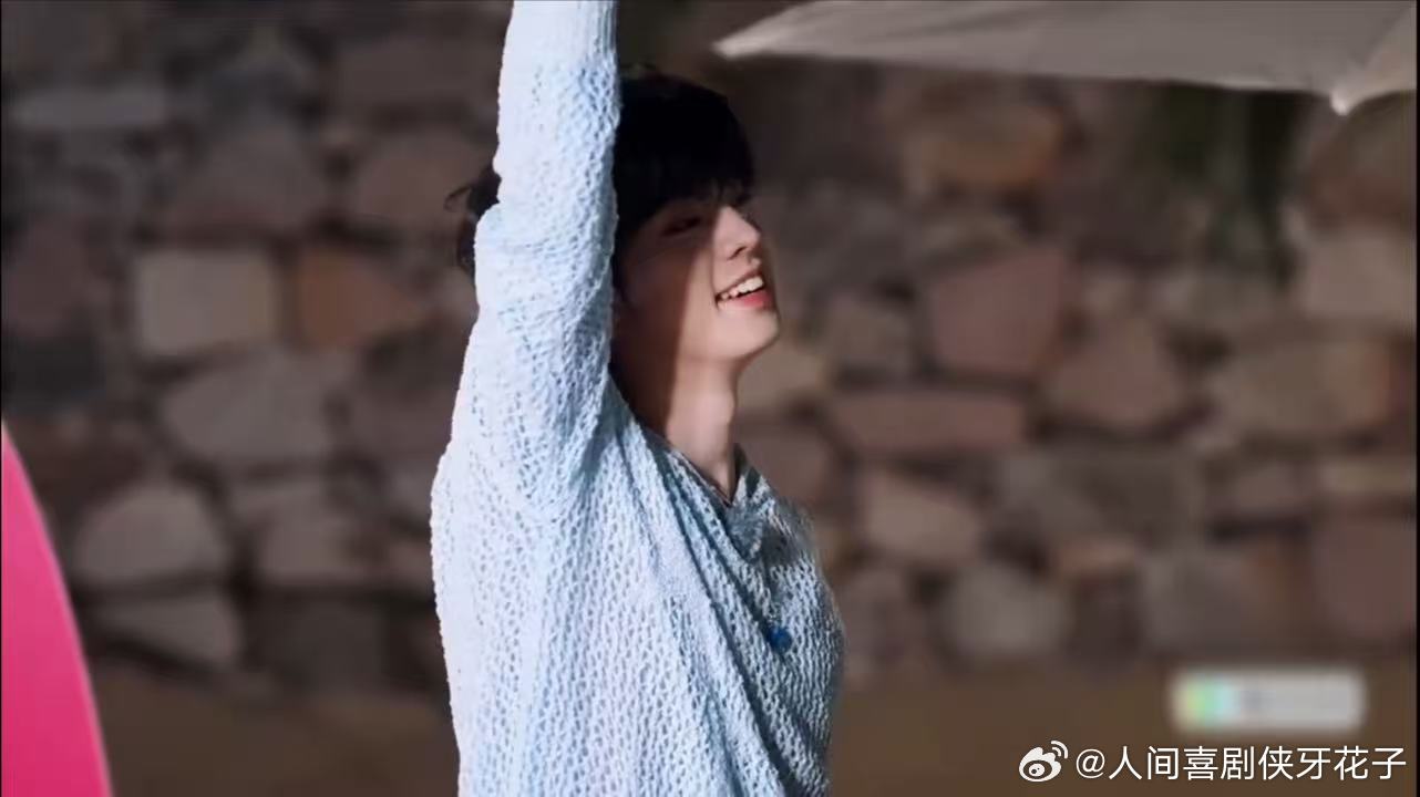 左航红着眼眶说不会表达，李飞也绷不住
