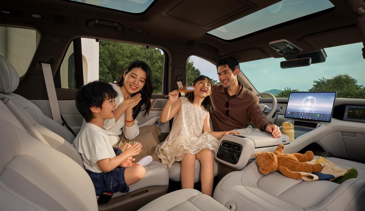 腾势N8L上市，29.98万起大六座豪华SUV