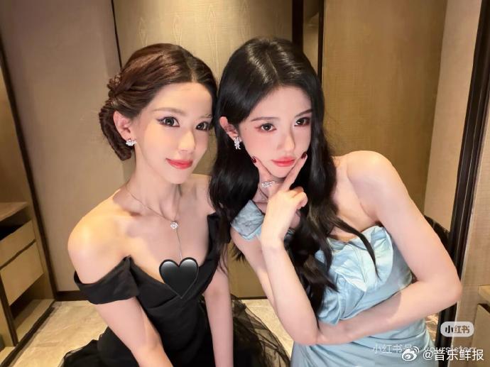 鞠婧祎与迅猛龙同框合照曝光