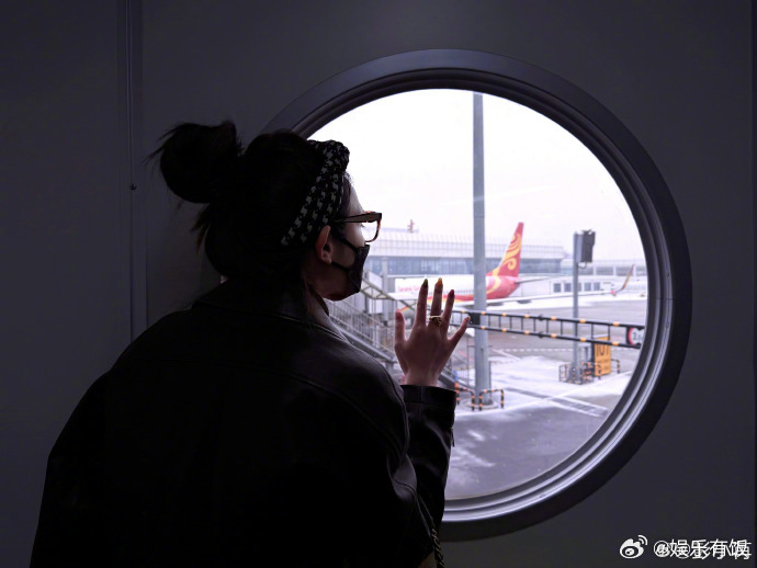 彭小苒落地遇北京初雪