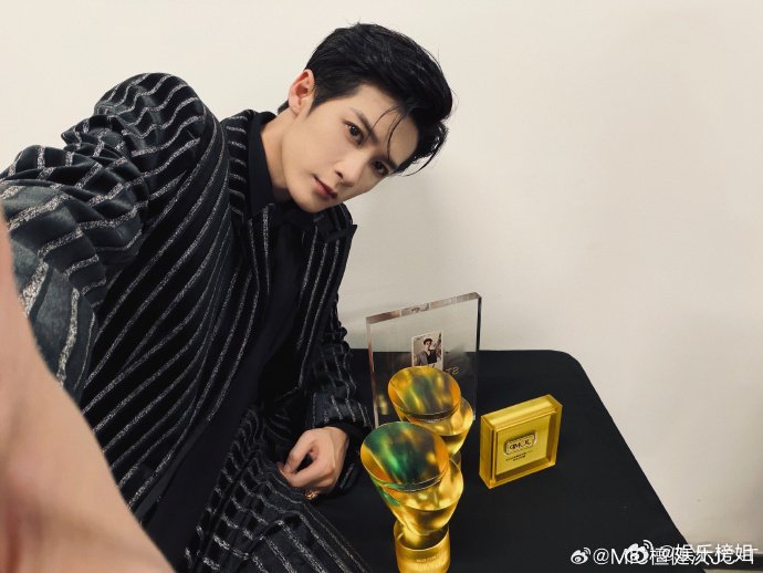 檀健次2025星光大赏横扫三奖