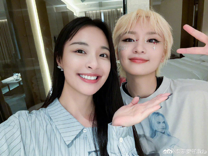 李莎旻子20年后首访周笔畅，称其是成长动力